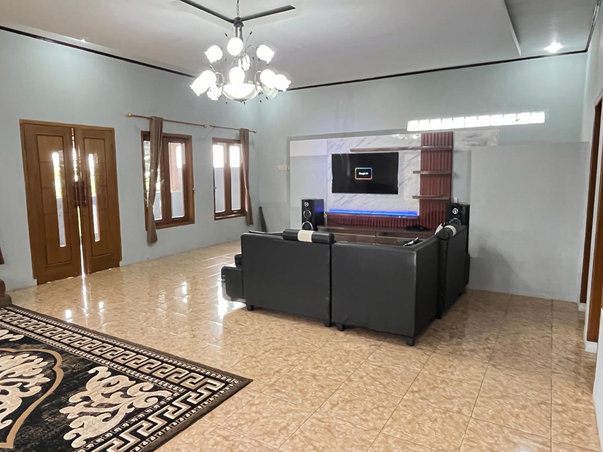 Villa Mutiara Citra Puncak Bu Eva Sampal Exterior photo